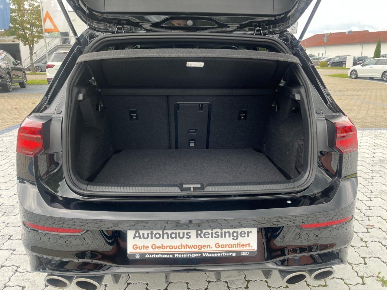 Volkswagen Golf VIII R 2,0 TSI 4Motion DSG IQ L RearView D foto 5