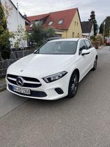 Mercedes-Benz 200 - Mercedes-Benz 200 mit Benzin-Antrieb: Limousine