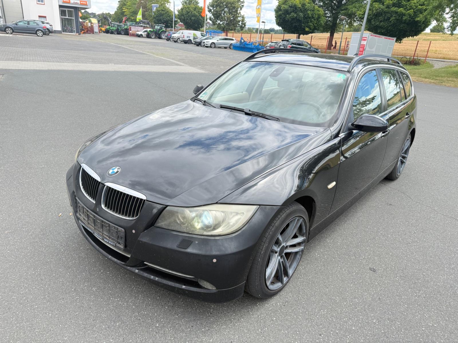 BMW 330 2007 — interior