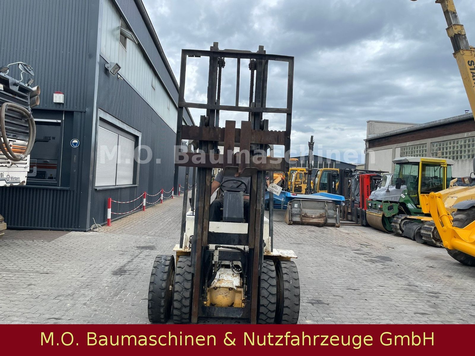 Fahrzeugabbildung CAT V 50 D / Duplex / Zwillingsbereift