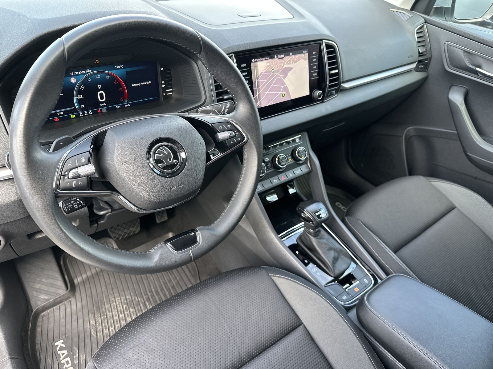 Fahrzeugabbildung SKODA Karoq 2.0 TDI DSG Tour 4x4 NAV+LED+AHK+ACC+KAM