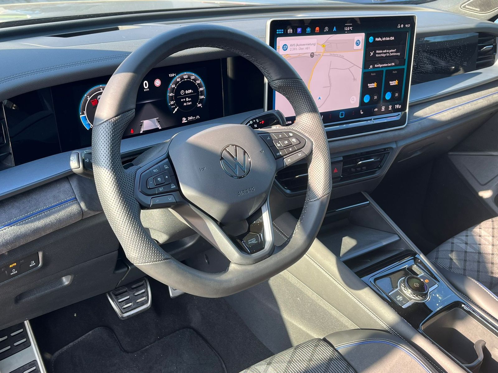 Fahrzeugabbildung Volkswagen Tayron 2.0 TDI 4M R-Line BLACK*7Si*MATRIX*PANO