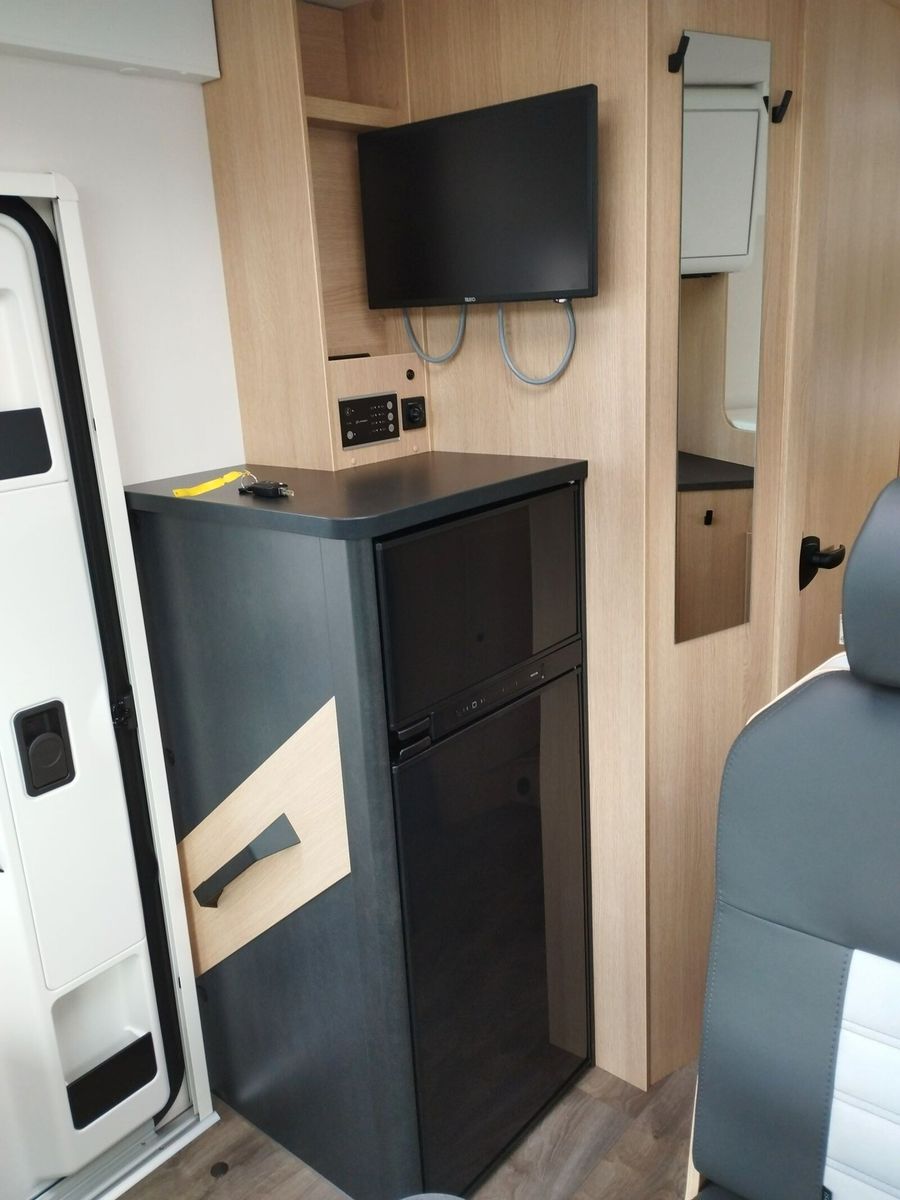 Fahrzeugabbildung Sunlight Adventure T 67S Automatik, Dörr Edition, TV