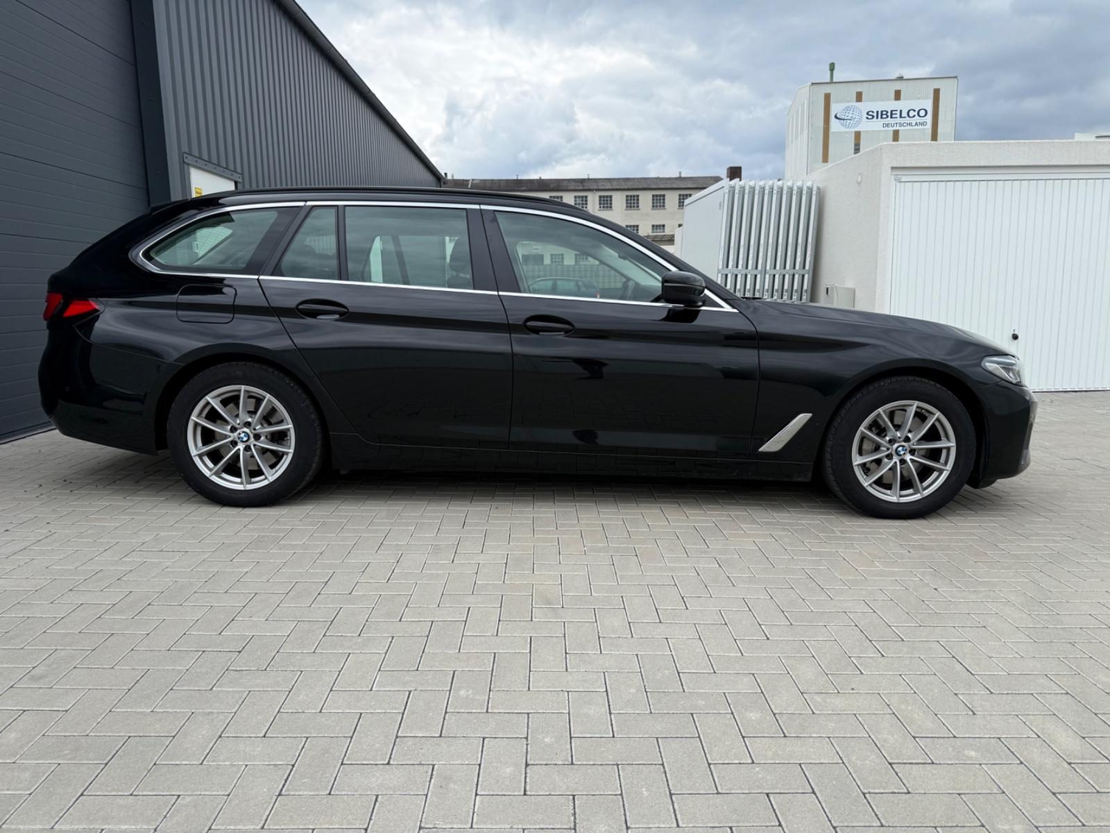 BMW 530 i Touring xDrive*AHK*PANORAMA*AMBIENTE*KAMER