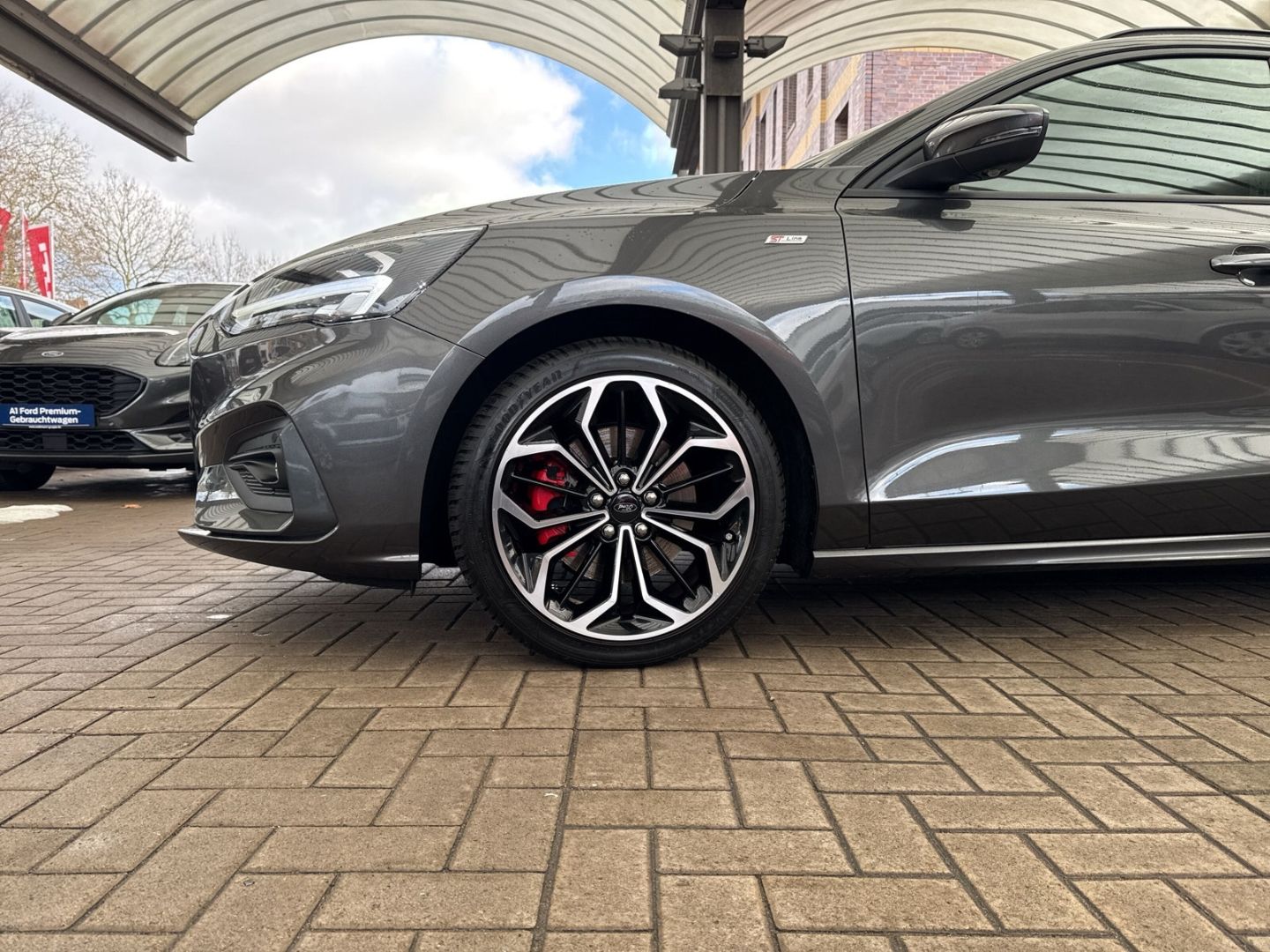 Fahrzeugabbildung Ford Focus Turnier ST-Line X AHK schwenkbar TWA Winte