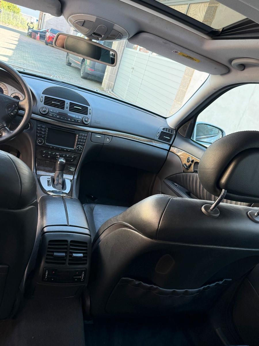 Mercedes-Benz E500 2005 — photo 15