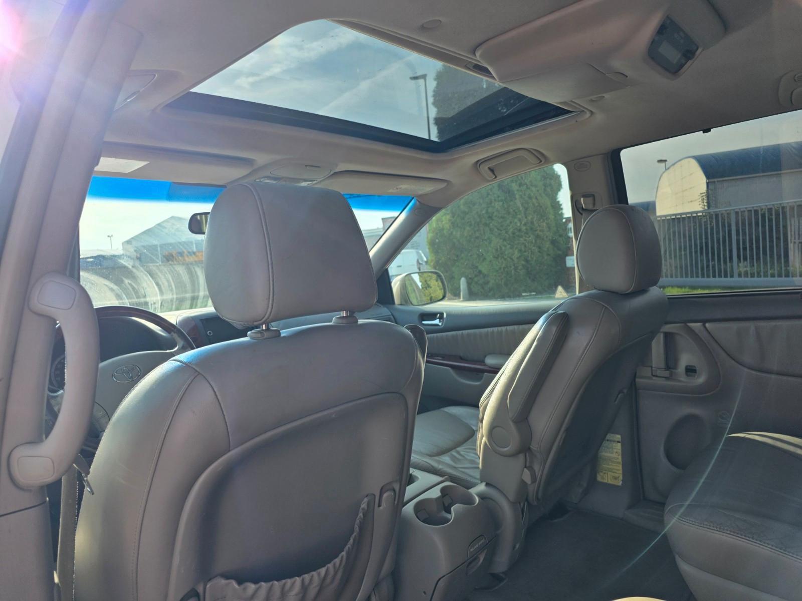 Toyota Sienna 2004 — photo 9