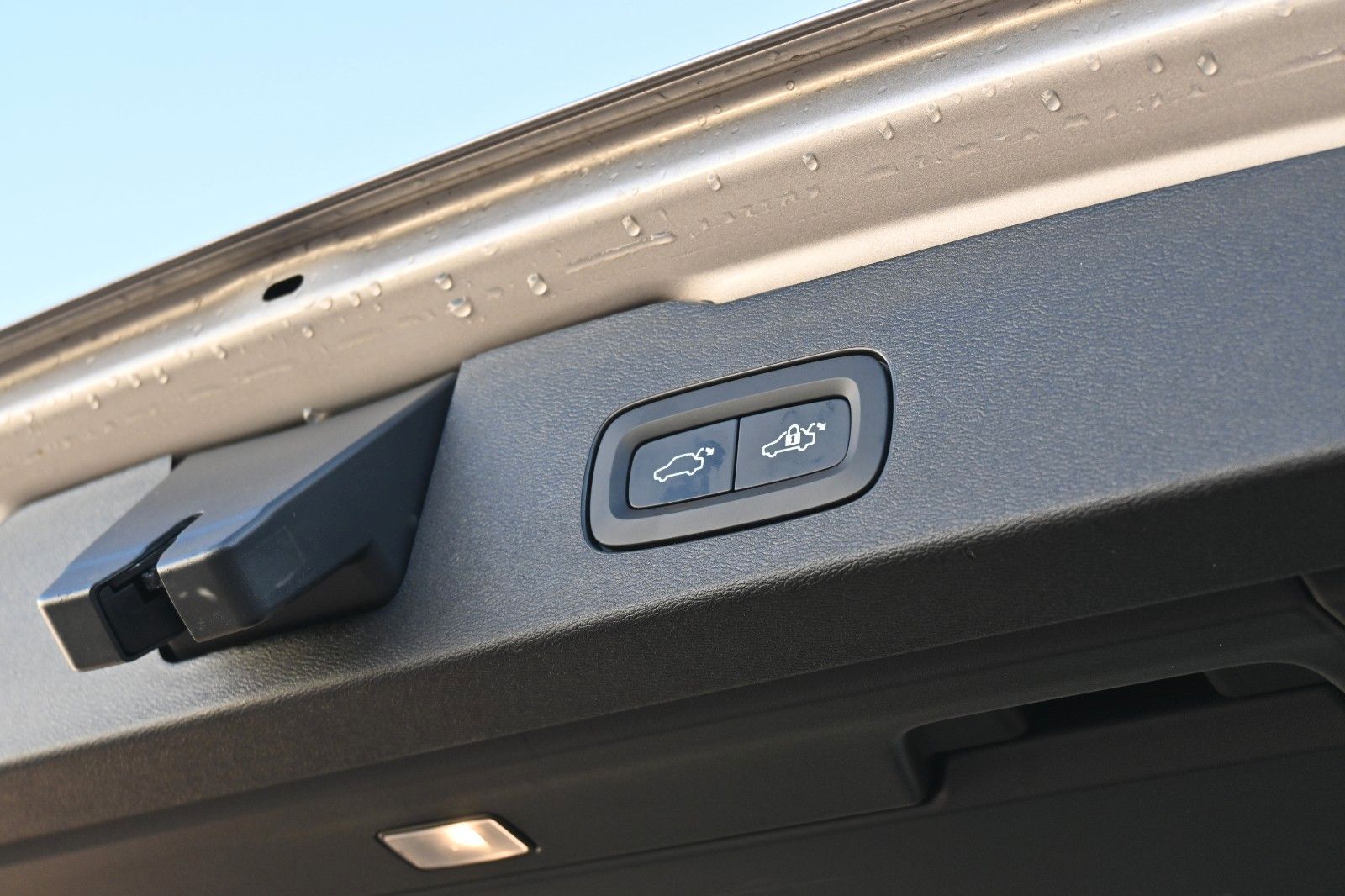 Fahrzeugabbildung Volvo V60 CC B4D AWD Ultimate*LED*PANO*360*H&K*MASSAGE