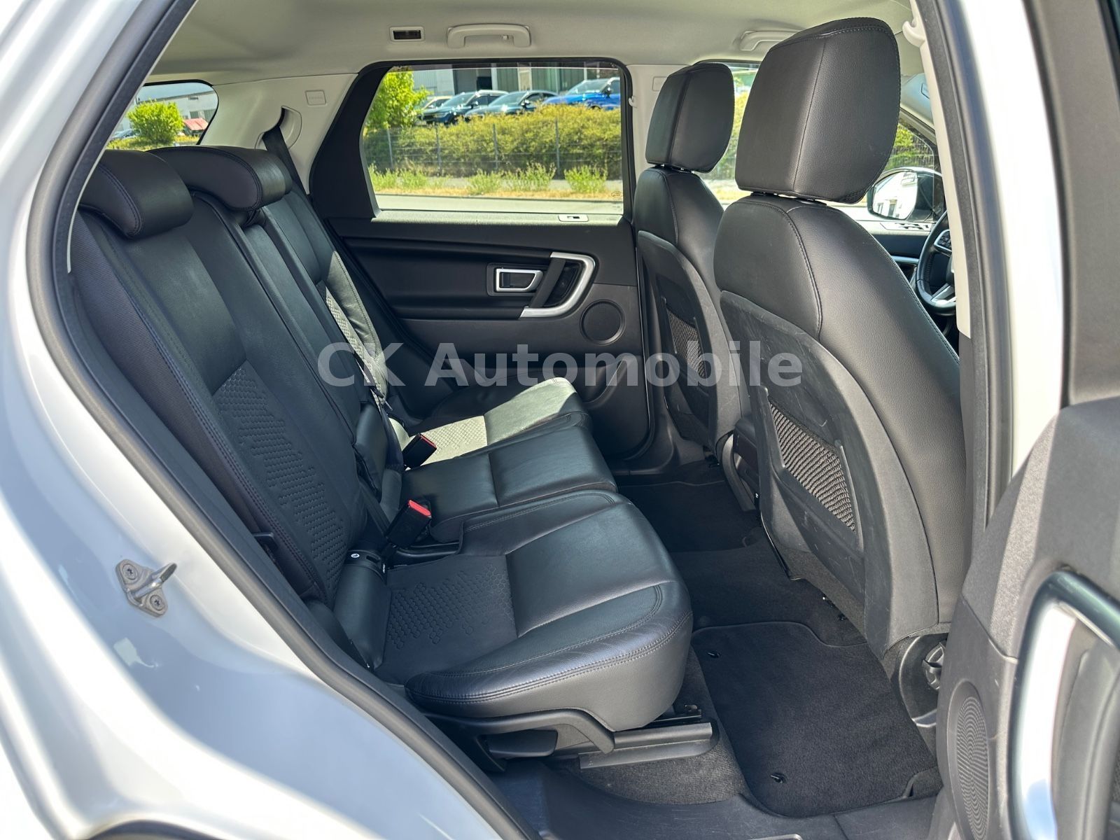 Fahrzeugabbildung Land Rover Discovery Sport 2.0 TD4 SE AWD/Navi/Bi-Xenon/Kam