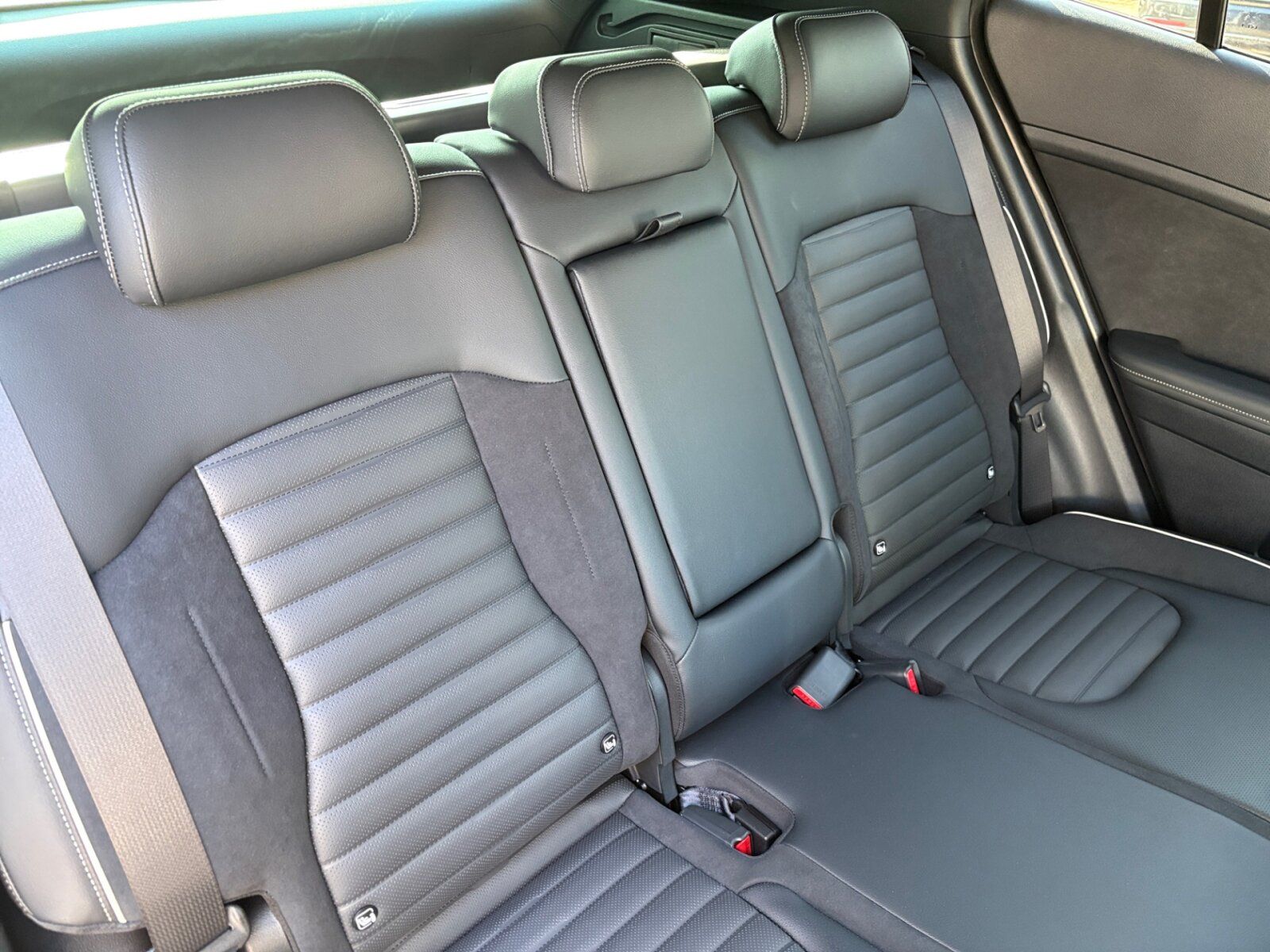 Fahrzeugabbildung Kia SPORTAGE 1.6T HEV AWD GTL DRIVE SOUND AKTIONLED
