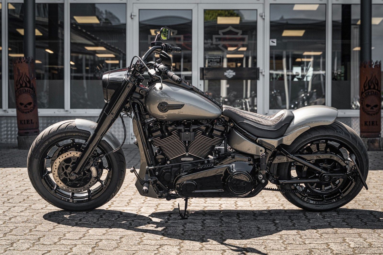 Fahrzeugabbildung Harley-Davidson DARK FAT BOY FLFBS 114 MY24 - ÖHLINS PORSCHE J&H