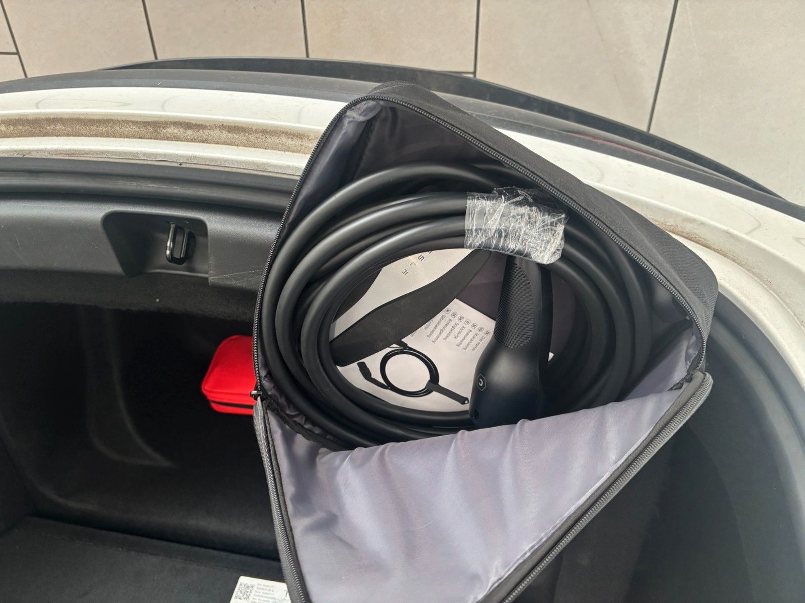 Fahrzeugabbildung Tesla Model Y Long Range Dual AWD SHZ/NAVI/19"ALU/ALLW