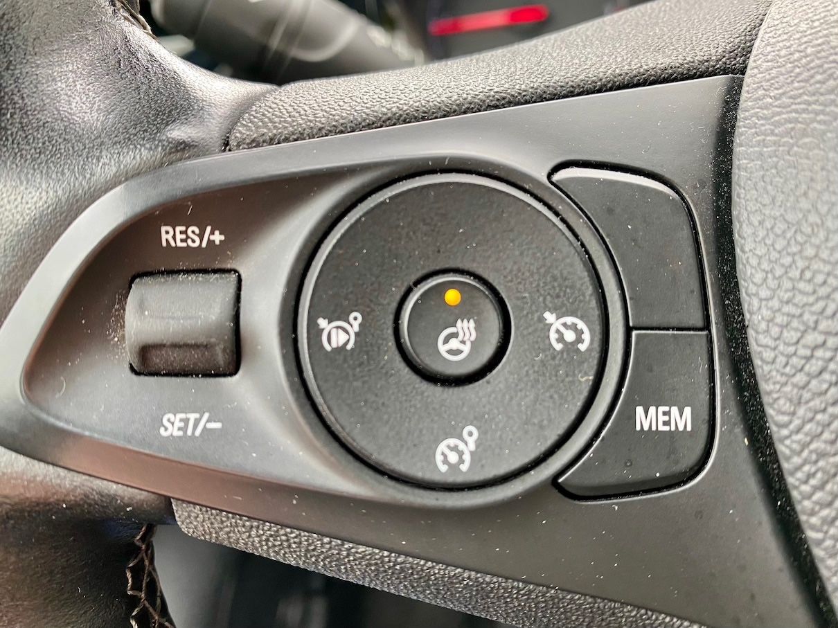 Fahrzeugabbildung Opel Corsa 1.2 Edition KLIMA NAVI GZJR SHZ PDC DAB+