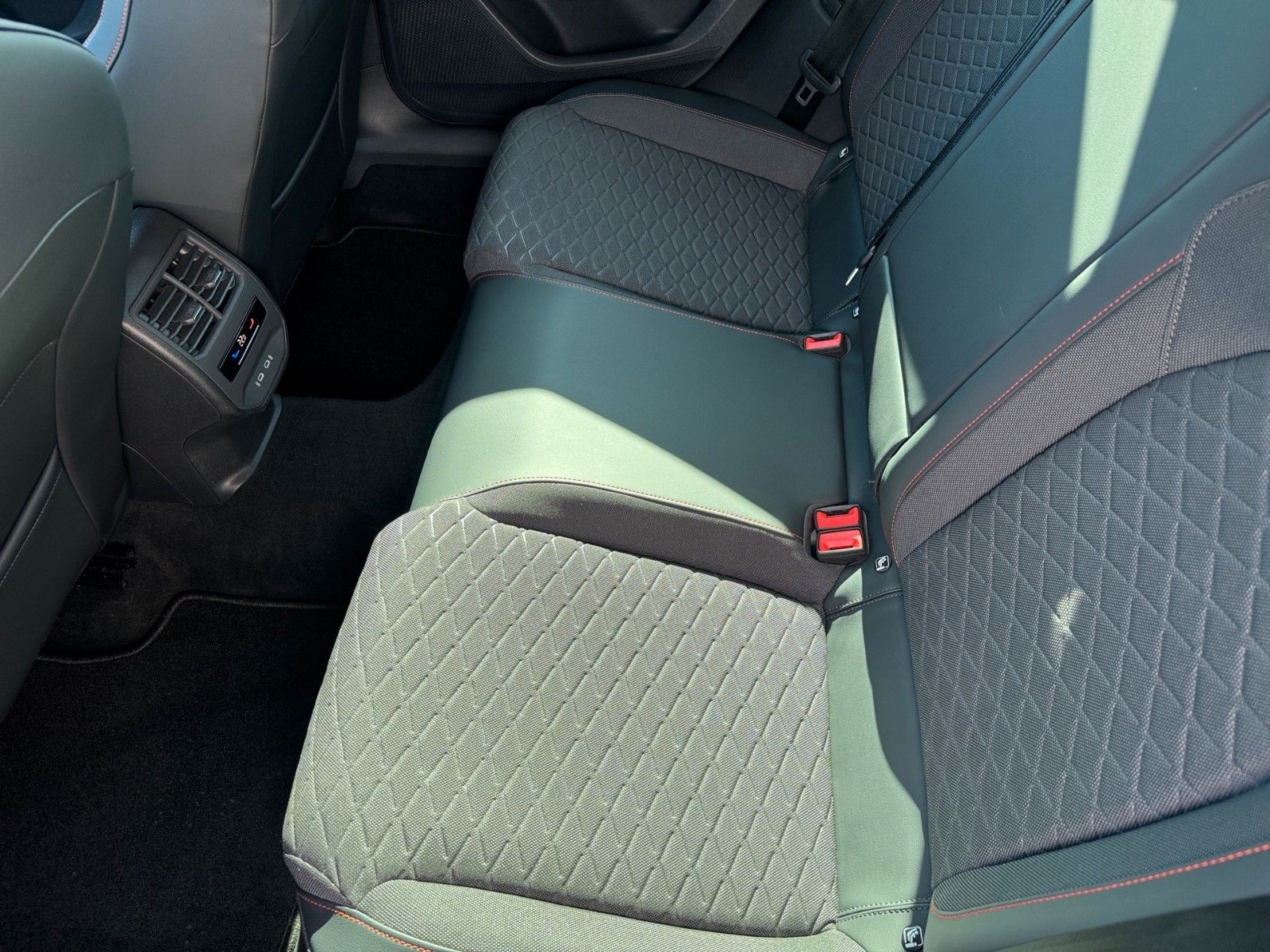 Fahrzeugabbildung SEAT Leon Sportstourer FR-Line 2.0 TDI