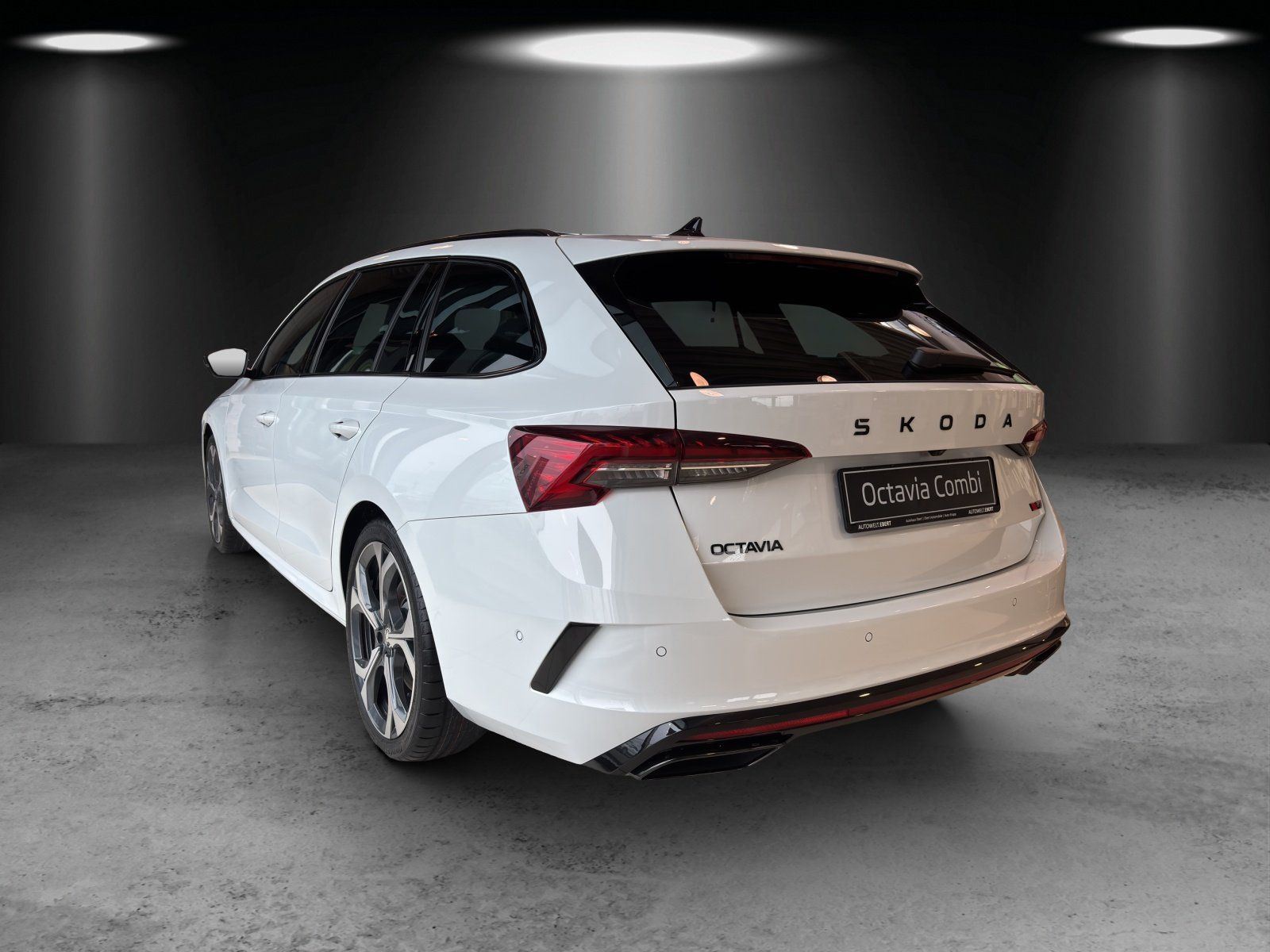 Fahrzeugabbildung SKODA Octavia Combi RS 2,0 TSI 195 kW DSG AHK/PANO/HUD