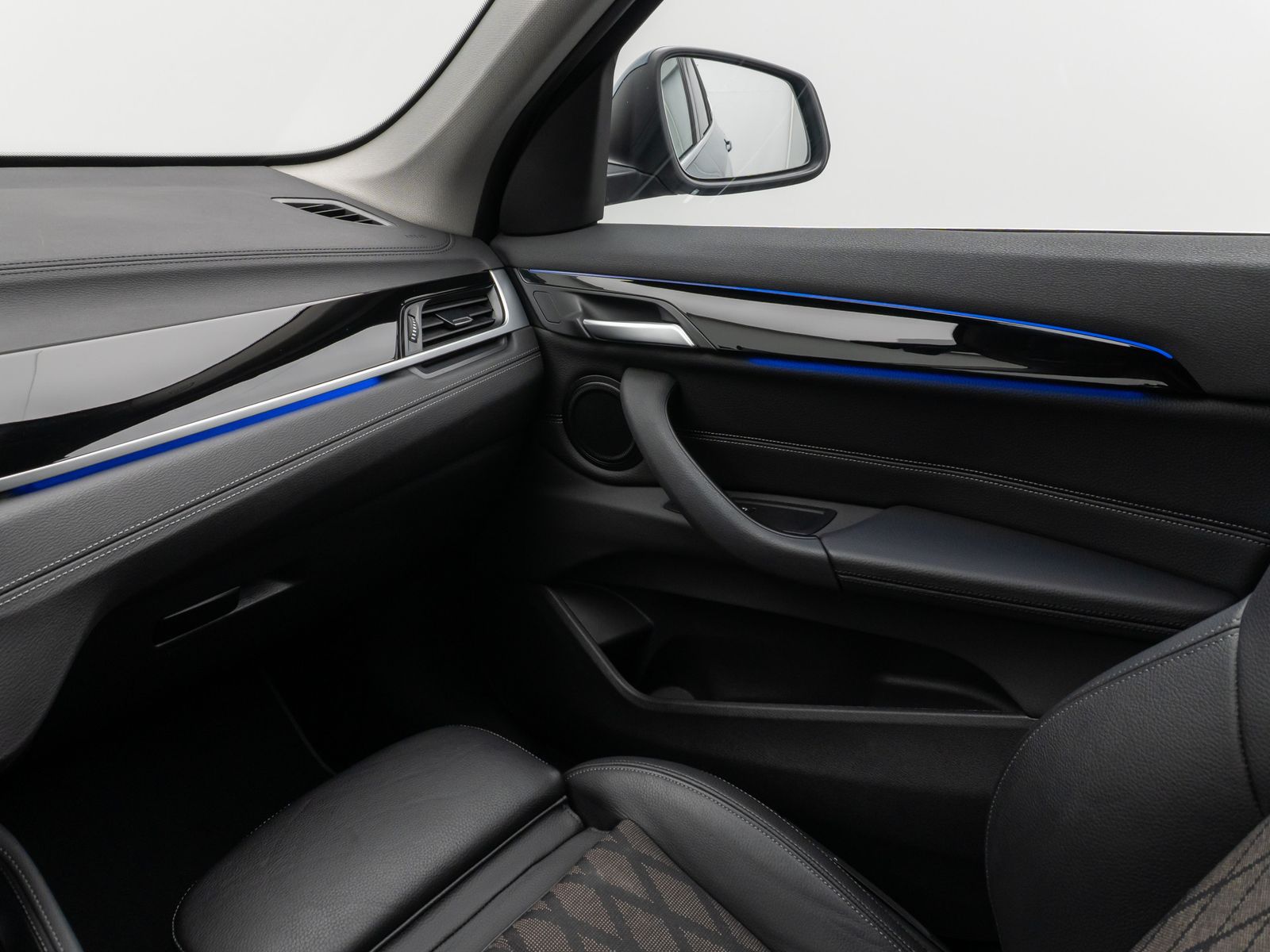 Fahrzeugabbildung BMW X1 sD18i xLine Kamera DAB HiFi DrivAssist Sport