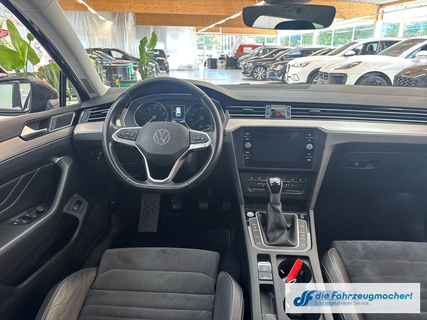 Fahrzeugabbildung Volkswagen Passat Variant Elegance 1.5 TSI BMT Start-Stopp