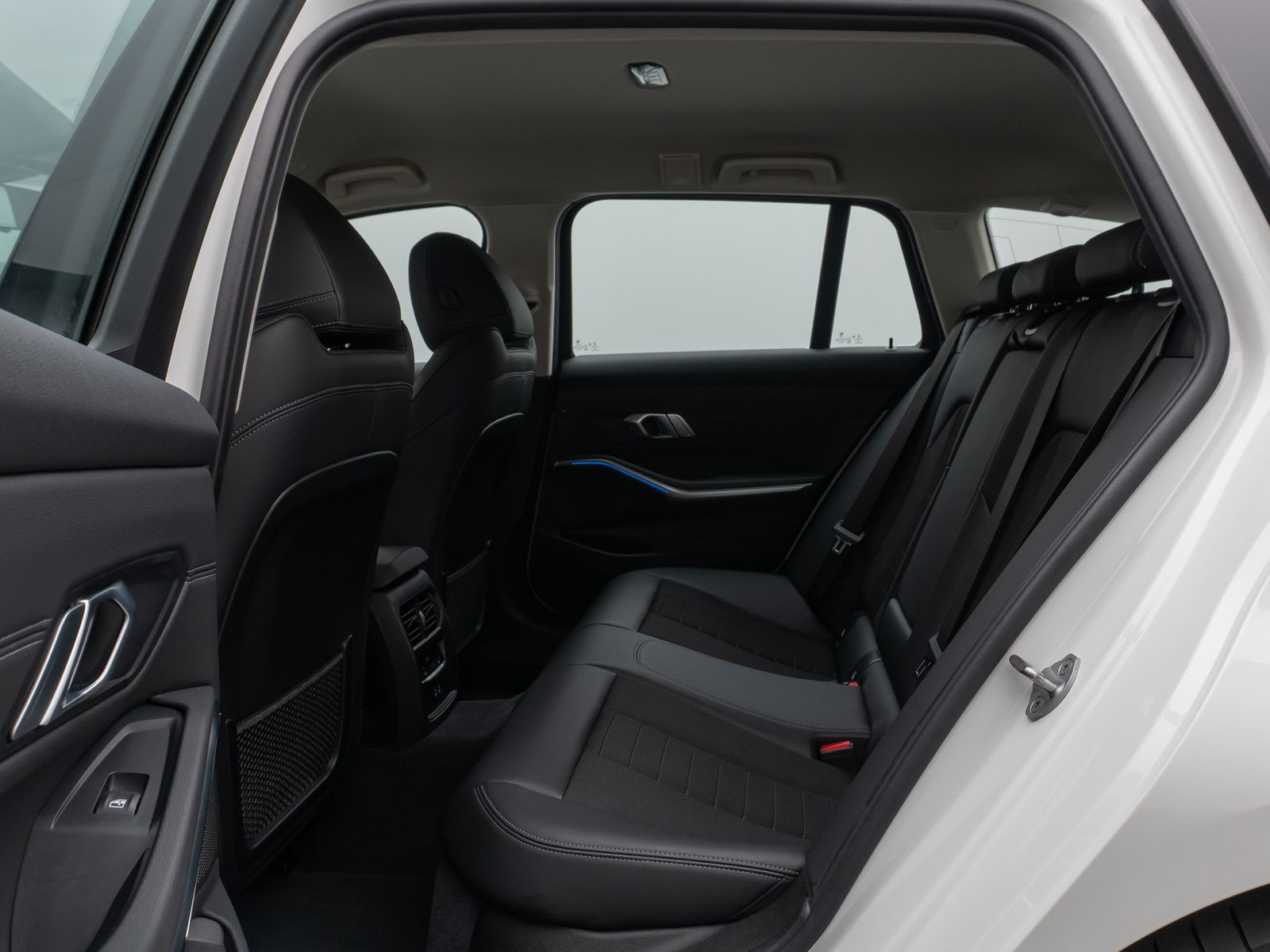 Fahrzeugabbildung BMW 330e xD Sport Line Kamera DAB Stop&Go Alarm LED