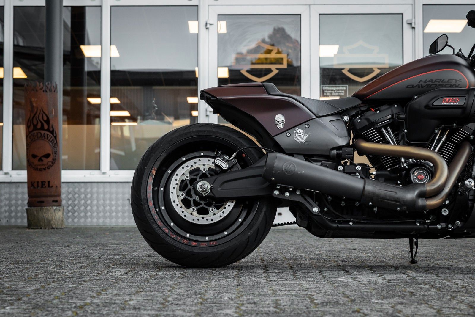 Fahrzeugabbildung Harley-Davidson FXDR 114 CUI - KESSTECH - SEITLICHER KZH