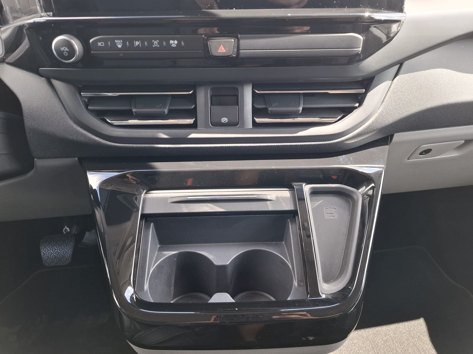 Fahrzeugabbildung Ford Tourneo Custom L1 Titanium X MATRIX*STANDH.*AHK