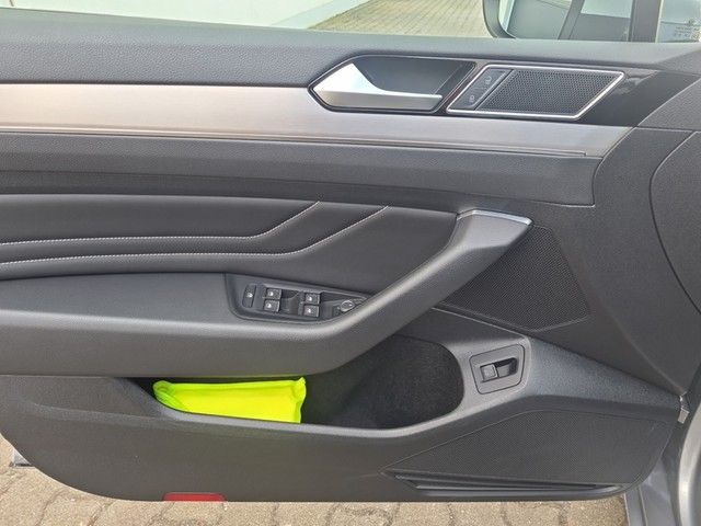 Fahrzeugabbildung Volkswagen Passat Variant TDI Elegance DSG Matrix AHK Navi