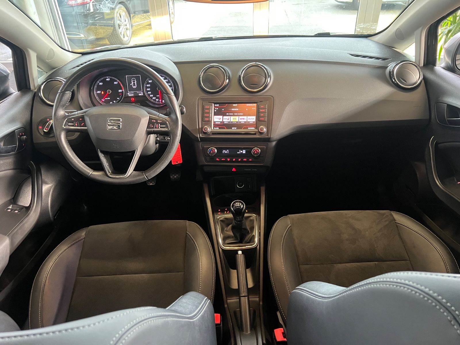Fahrzeugabbildung SEAT Ibiza Style 1.4 TDI*NAVI*ALCANTARA*PANORAMADACH*