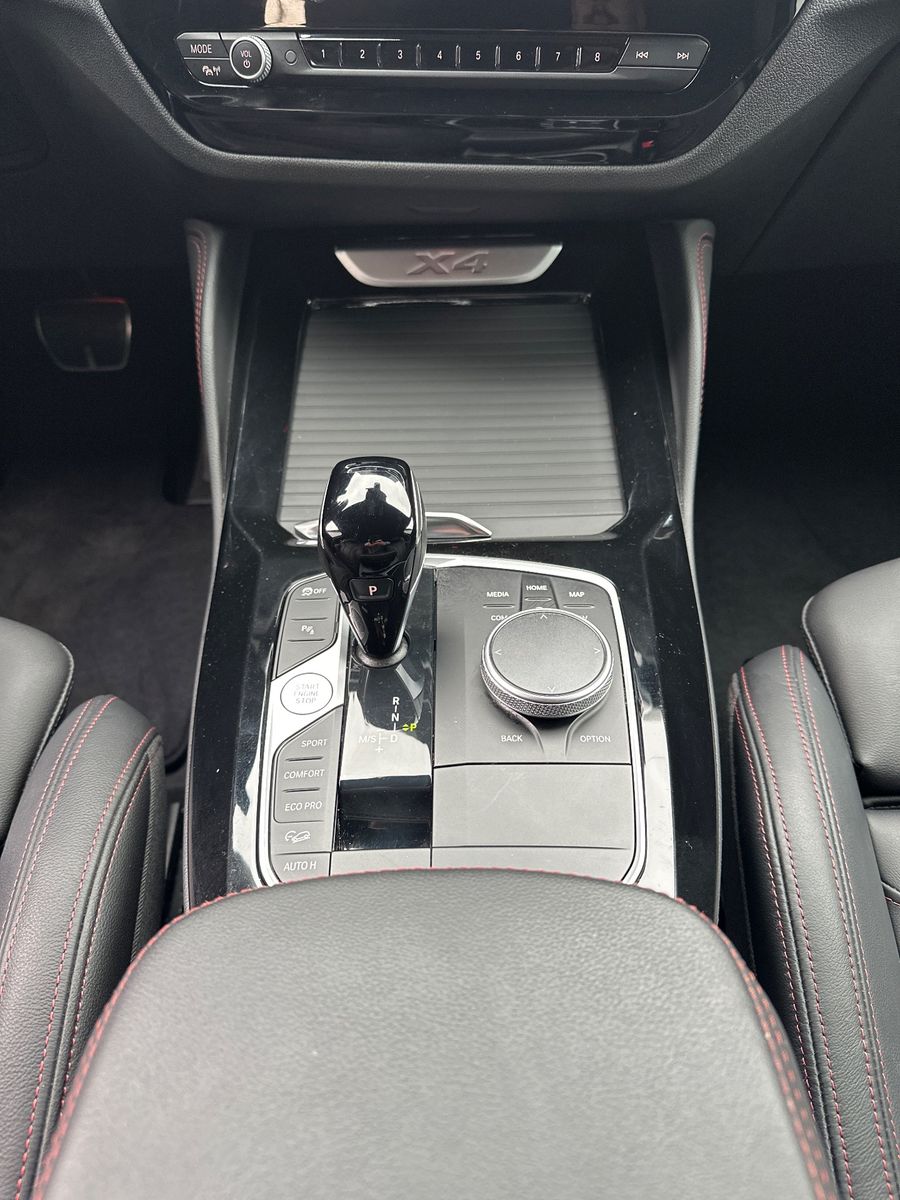 Fahrzeugabbildung BMW X4 xDrive30d M-Sport NAV+LED+AHK+STHZ+HUD+KAM