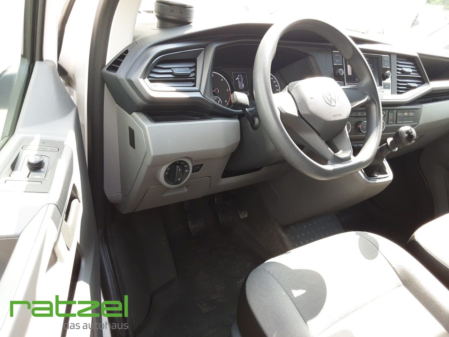 Fahrzeugabbildung Volkswagen T6.1 Transporter KR 2.0 TDI 110kw StandHZG AHK-a