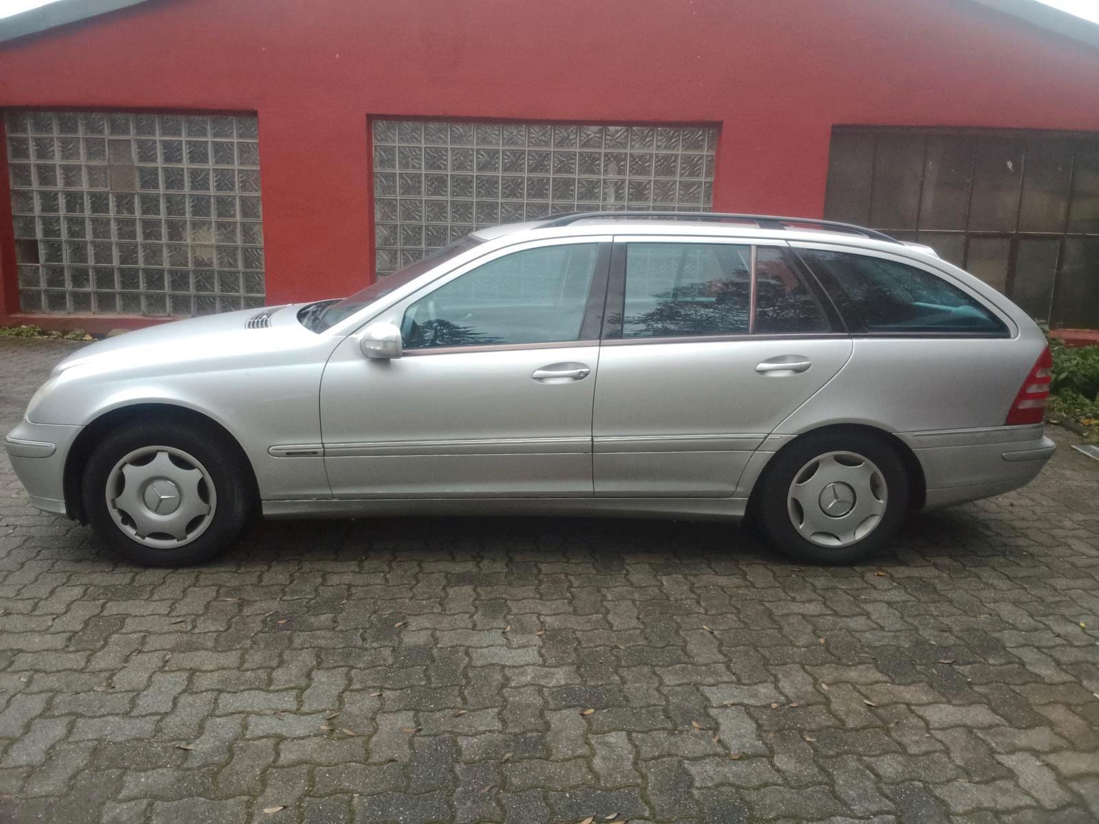 Mercedes-Benz C200 2004 — вигляд ззаду