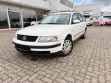 Volkswagen Passat - Volkswagen Passat aus 2000 mit Diesel-Antrieb