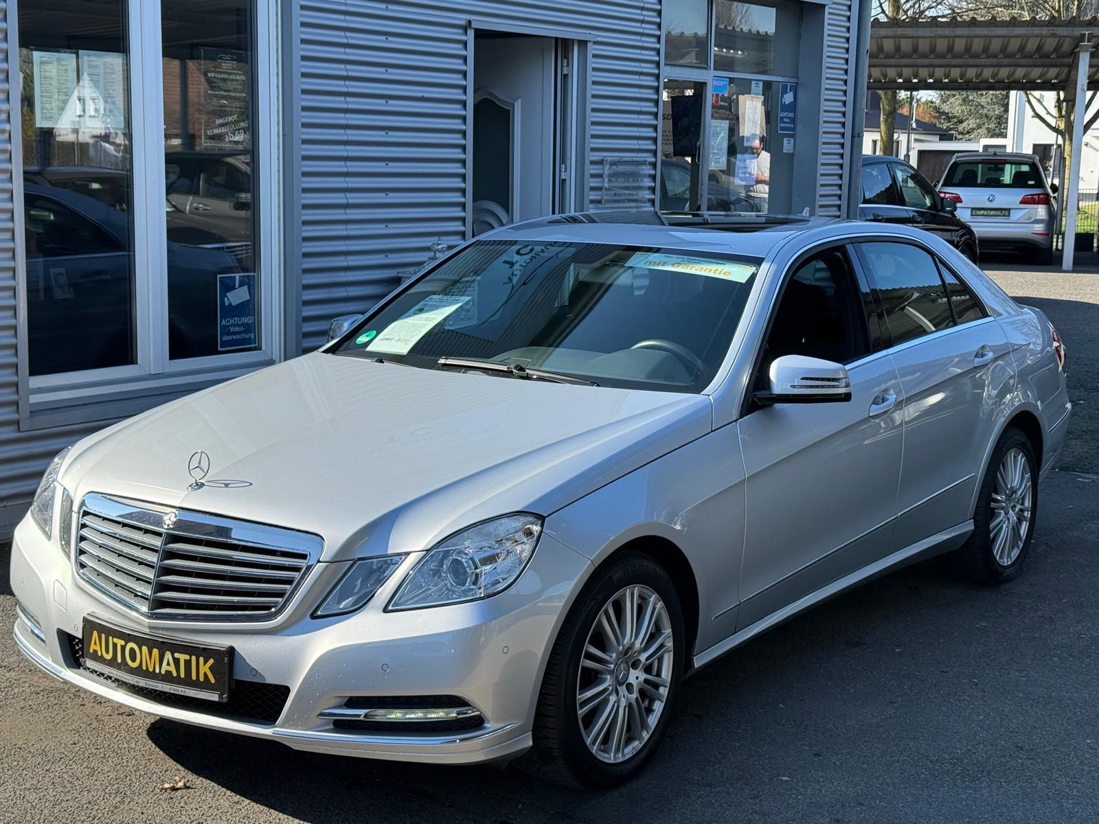 Mercedes-Benz E 200 AUTOMATIK+BI/XENON+EINPARKHILFE