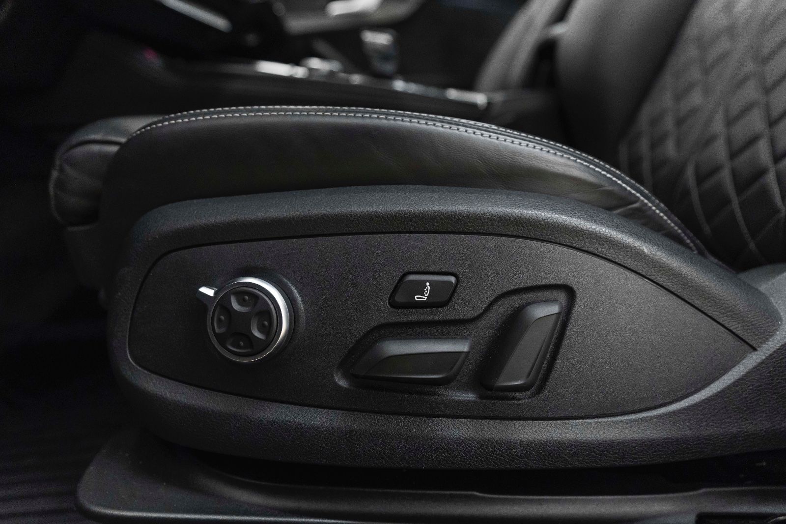 Fahrzeugabbildung Audi S4 3.0TFSI Quattro B&O KAM LED CARPLAY MASSAGE