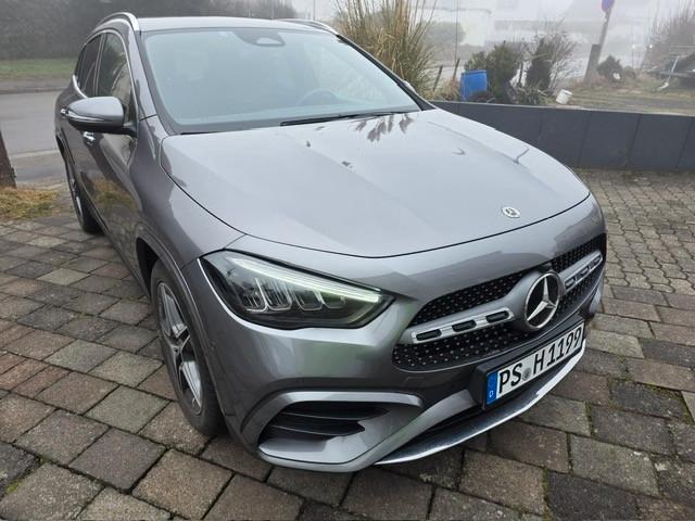 Mercedes-Benz GLA 180  AMG PAKET