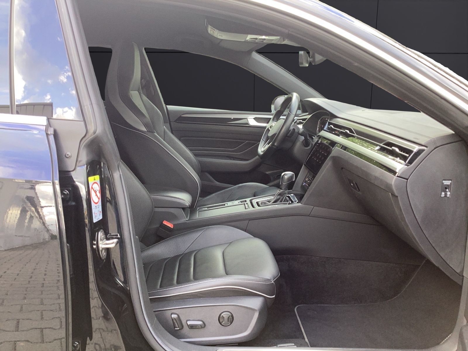 Fahrzeugabbildung Volkswagen Arteon Shooting Brake R-Line 4 IQ.Light Navi ACC