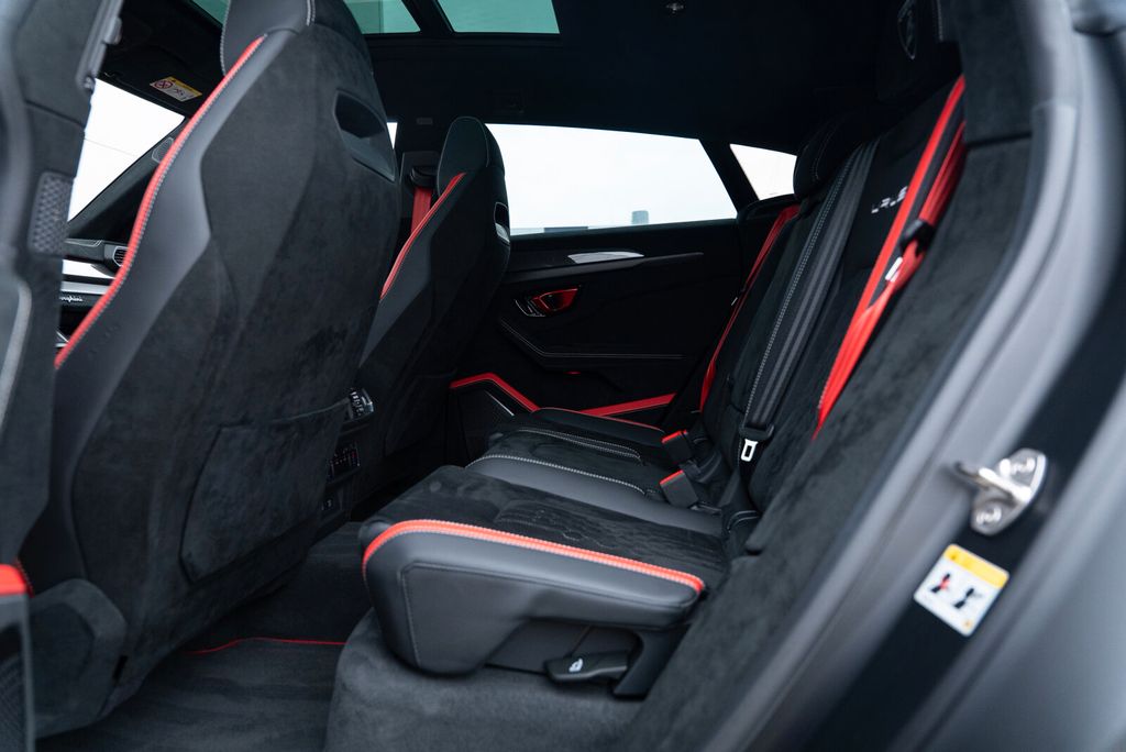 LAMBORGHINI Urus 2025