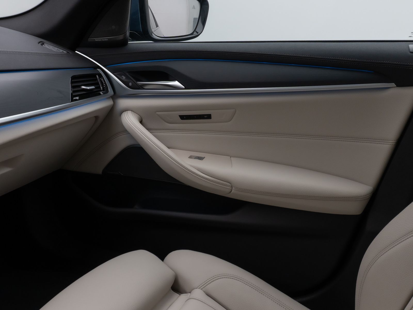 Fahrzeugabbildung BMW 530e M Sport Kamera Laser HUD DAB H/K Alarm 19"