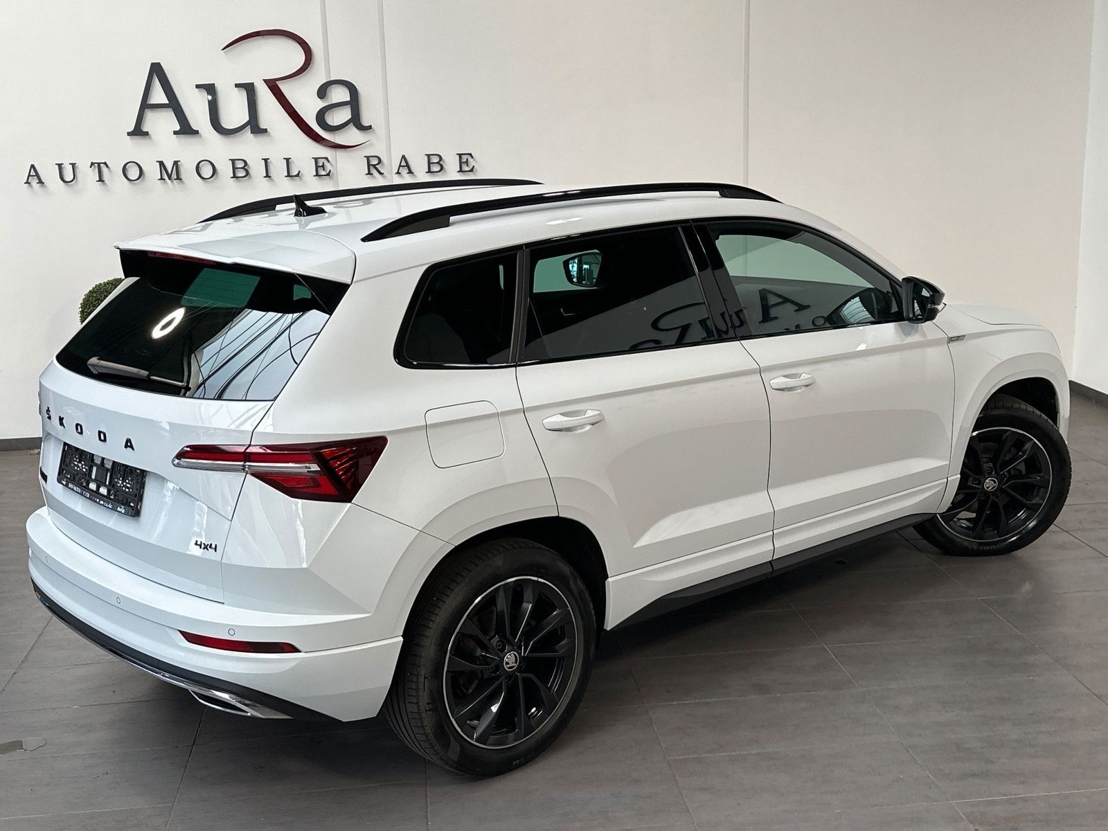 Fahrzeugabbildung SKODA Karoq 2.0 TDI DSG 4x4 Sportline NAV+LED+ACC+KAM