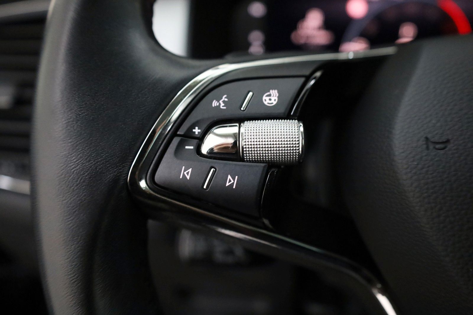Fahrzeugabbildung SKODA Kodiaq Tour,Navi,LED,4xSH,Kamera,ACC, SR+WR