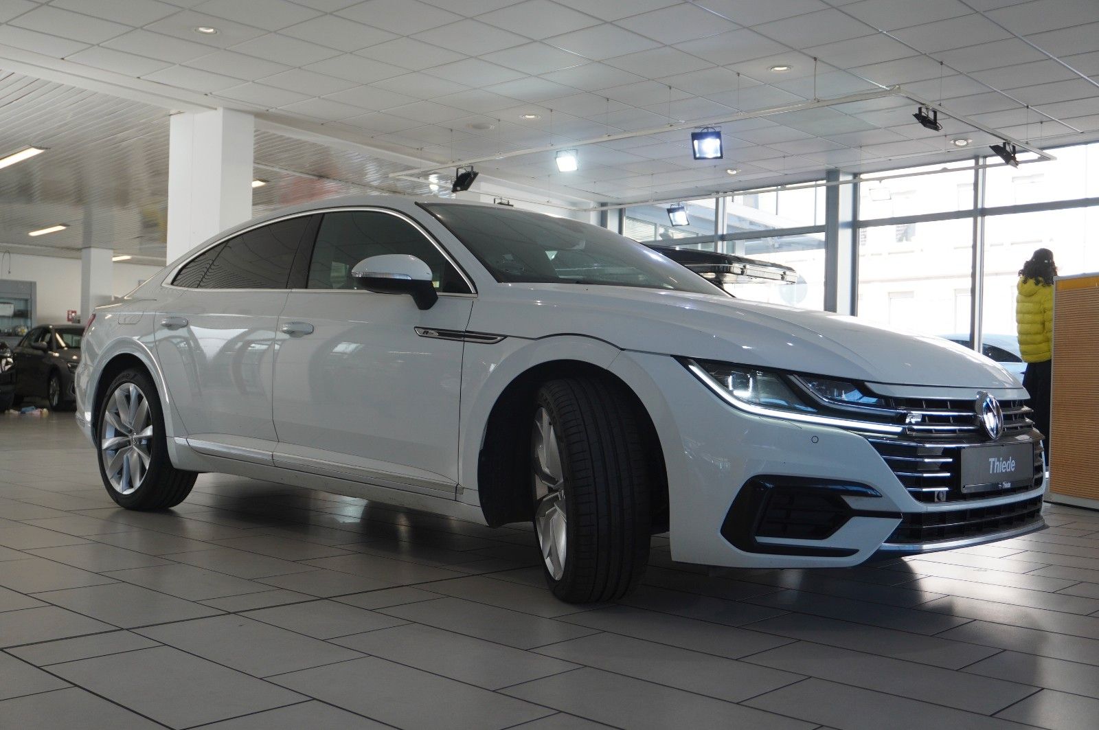 Fahrzeugabbildung Volkswagen Arteon 2.0 TSI R-LINE DSG NAVI/LED/KAMERA/VIRT.