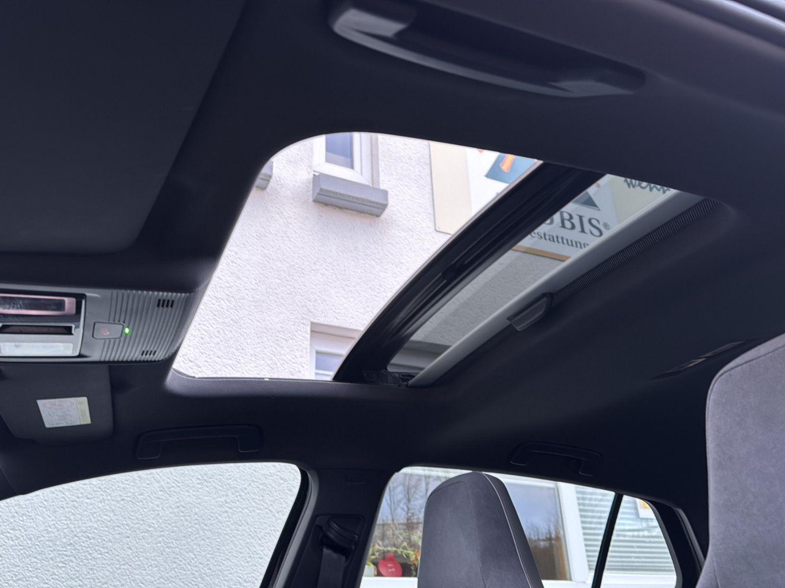 Fahrzeugabbildung Volkswagen Golf 2.0 TDI R-Line 150 PS/ PANO/ ACC/ HARMAN