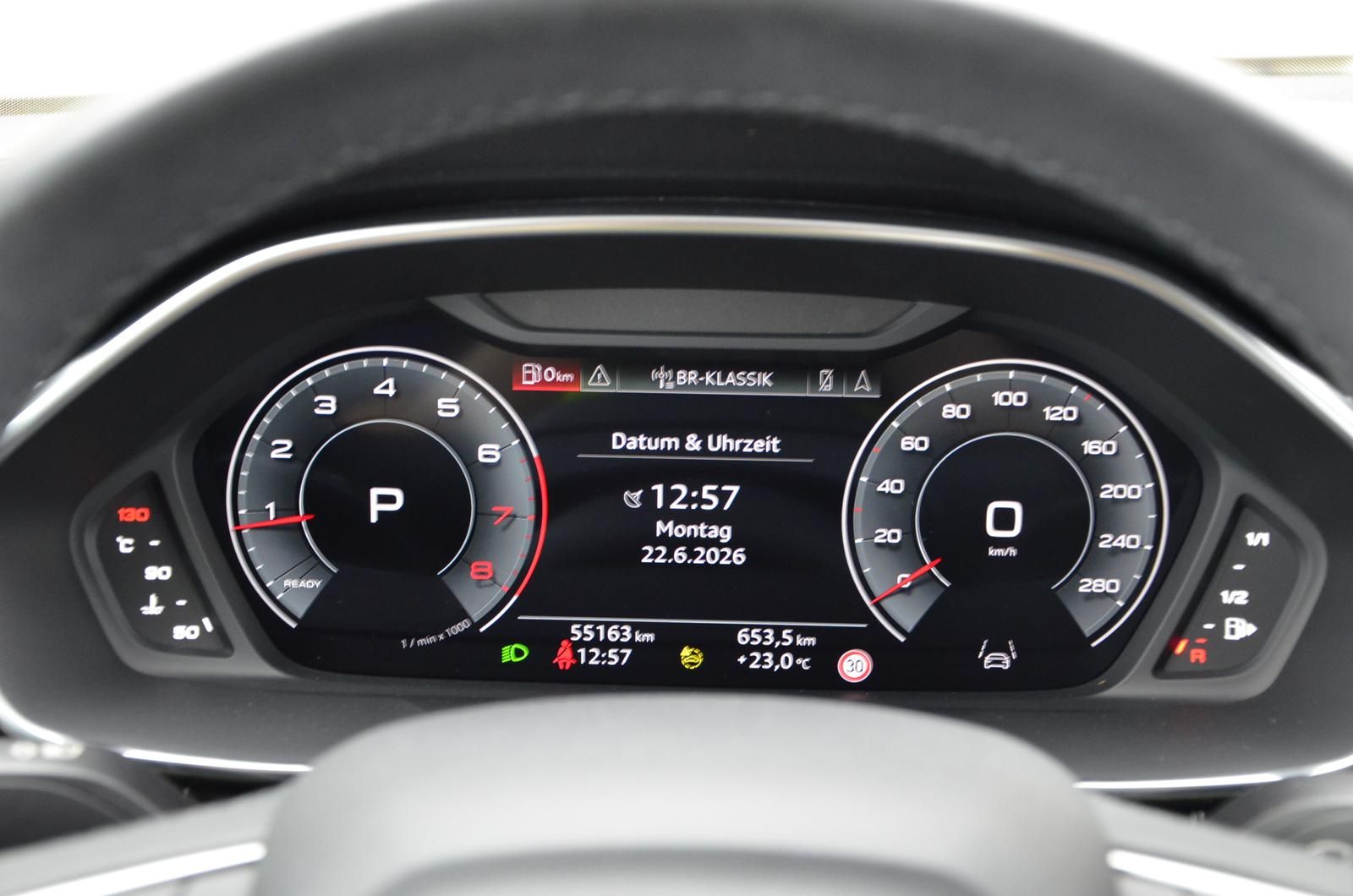 Fahrzeugabbildung Audi Q3 40 TFSI 140kW quattro S tronic Navi LED
