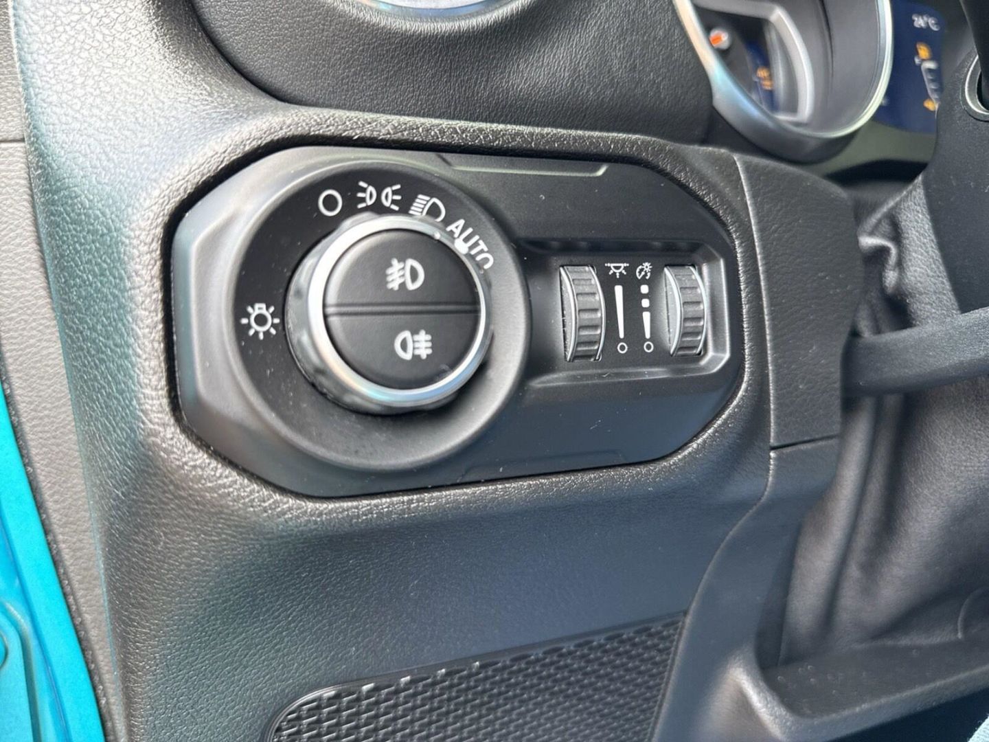 Fahrzeugabbildung Jeep Wrangler Sahara 2.2 CRDi - Umbau - Sky-One-Touch