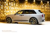 Rolls-Royce Cullinan SERIES II + BLACK BADGE + MY2026 - : Grau, Luftfederung