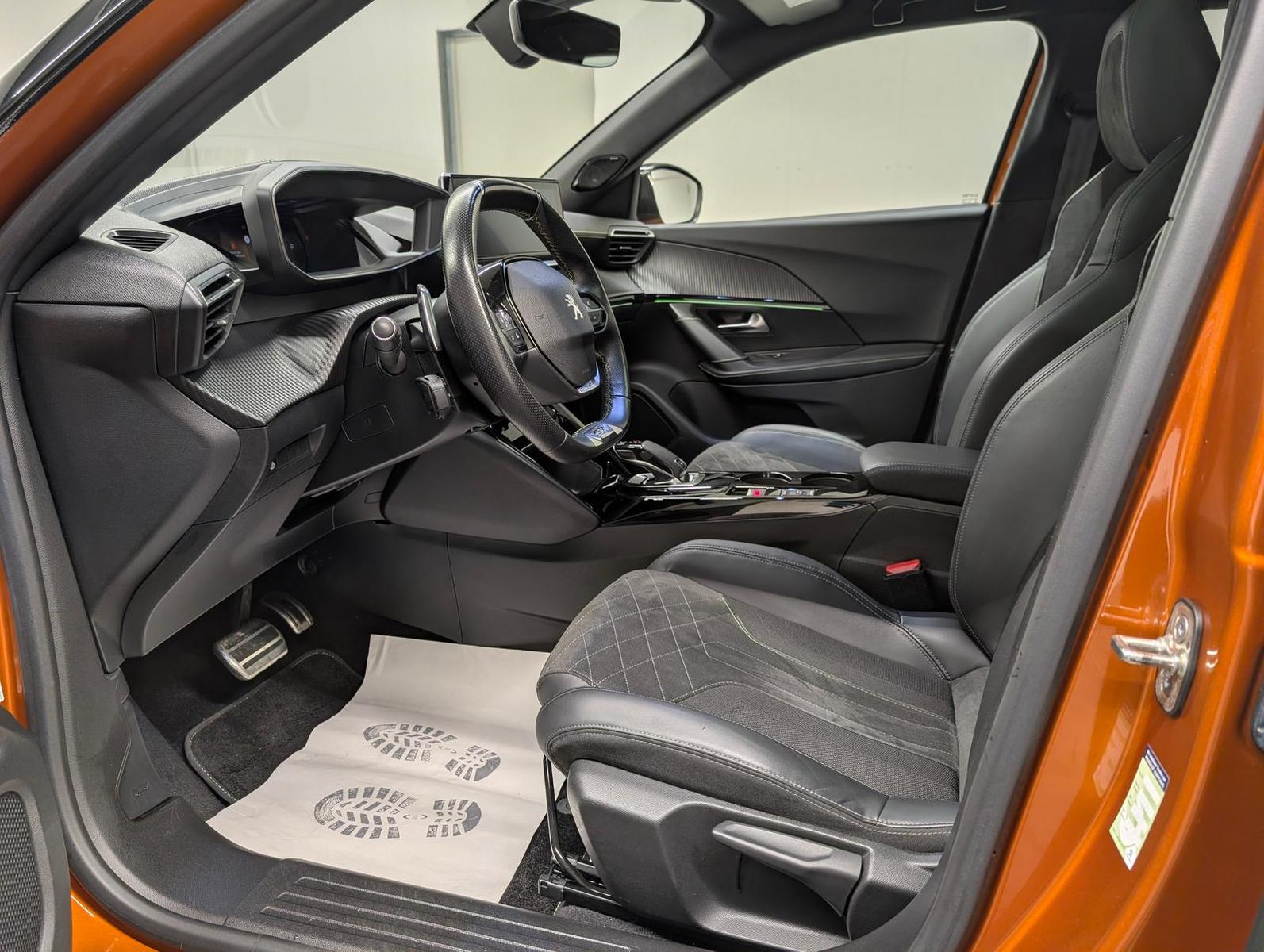 Peugeot 2008 GT LED/Navi/Focal/Pano/AHK/SHZ/Kam/ACC/18LM