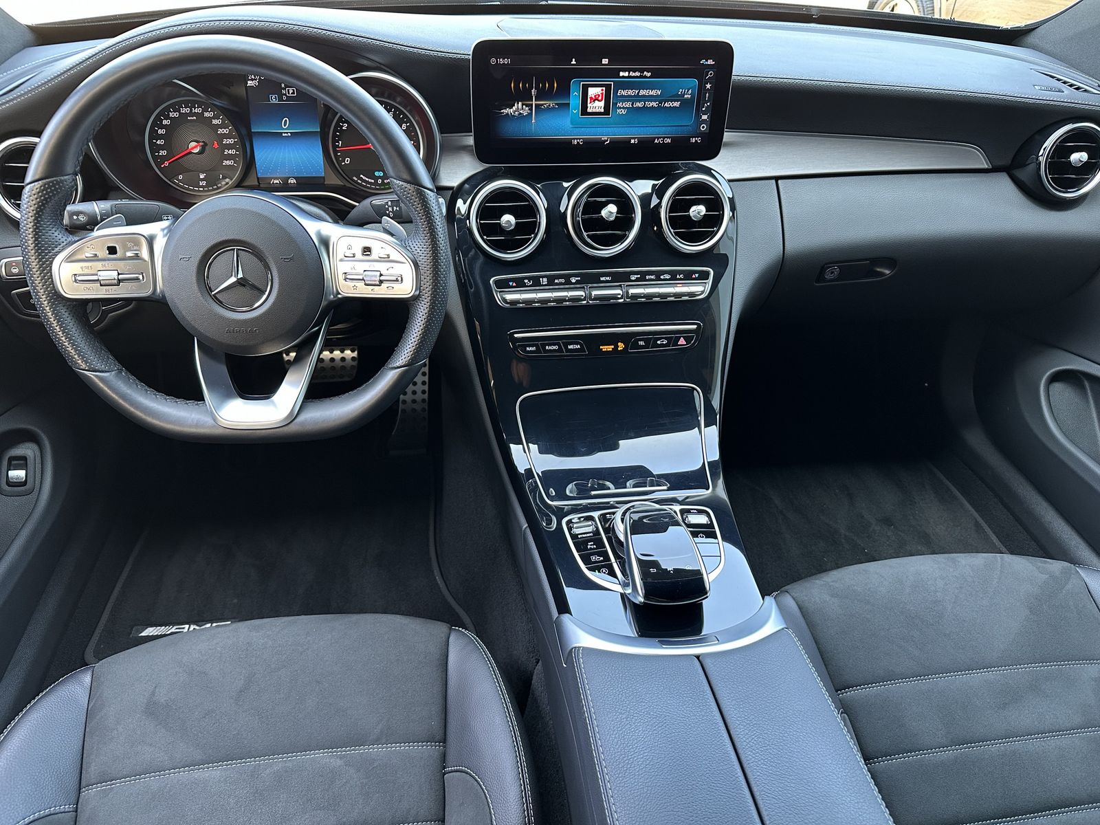 Fahrzeugabbildung Mercedes-Benz C 300 4M AMG-Line NAV+LED+KAMERA+CARPLAY+19ZO+1H