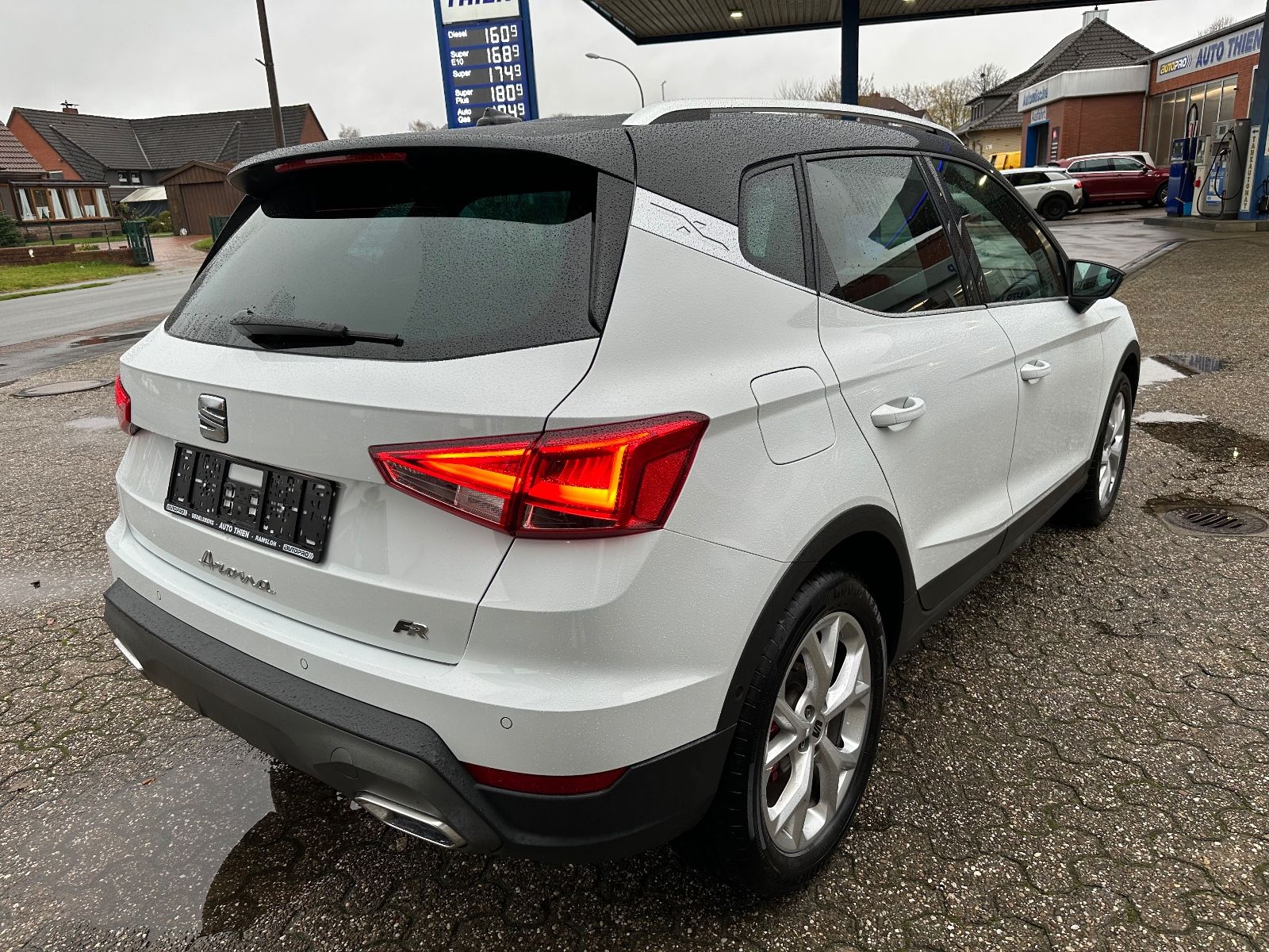 Fahrzeugabbildung SEAT Arona FR 1.5 TSI DSG Navi/LED/ACC/Dinamica