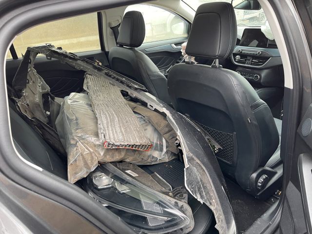 Ford Focus Turnier Active *PANO*NAVI*CARPLAY*TEMP*LED