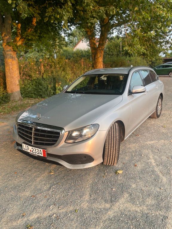 Image of Mercedes-Benz E 200