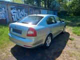 Skoda Octavia 1.8 TSI DSG Elegance Elegance - Skoda Octavia mit Benzin-Antrieb: Limousine, 1.8