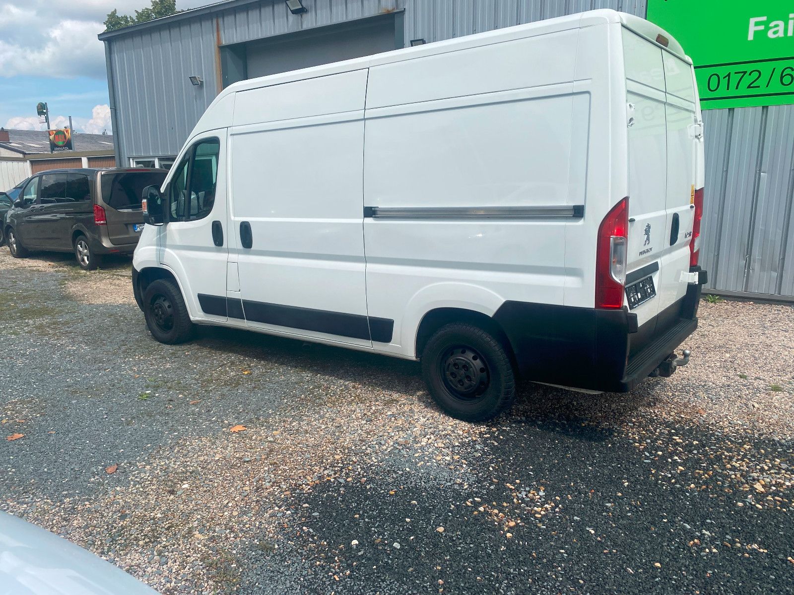 Fahrzeugabbildung Peugeot BoxerKastenHochraum330 L2H2 PremiumBlueHDi,AHK